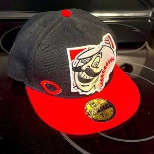 Cincinnati Reds 7 1/4 Fitted Hat